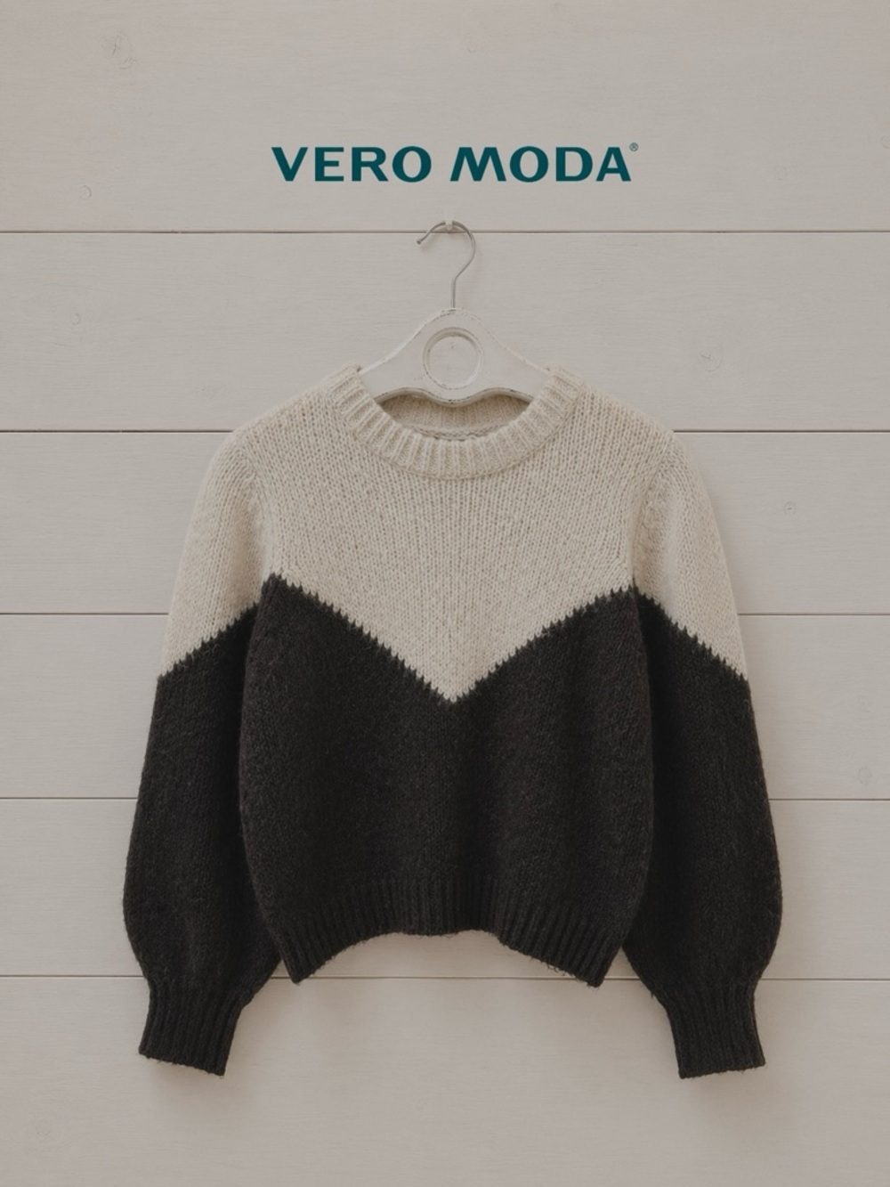 ONE FASHION by VERO MODA – Two-Tone Knit Sweater (S)
